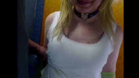 Snapshot of blontsex chatting on 11, 4, 2026 Blontsex online show from 11, 4, 2026