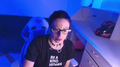 Snapshot of blue_art_ chatting on 11, 9, 2025 I am art online show from 11, 9, 2025