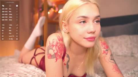 Snapshot of blue_bow chatting on 13, 11, 2025 Adeline online show from 13, 11, 2025