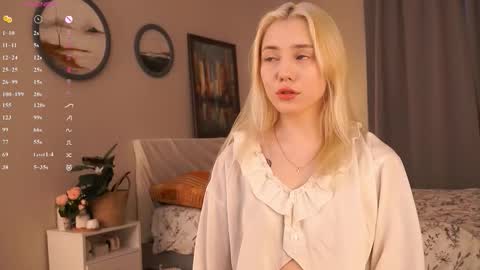 Snapshot of blue_bow chatting on 18, 11, 2025 Adeline online show from 18, 11, 2025