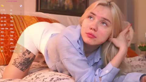 Snapshot of blue_bow chatting on 27, 11, 2025 Adeline online show from 27, 11, 2025