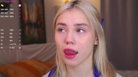 Snapshot of blue_bow chatting on 1, 12, 2025 Adeline online show from 1, 12, 2025