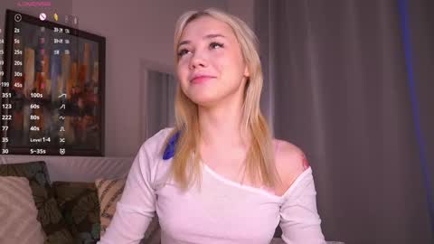 Snapshot of blue_bow chatting on 15, 12, 2025 Adeline online show from 15, 12, 2025