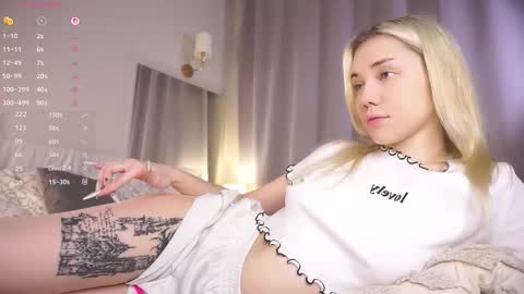 Snapshot of blue_bow chatting on 17, 1, 2026 Adeline online show from 17, 1, 2026