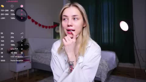 Snapshot of blue_bow chatting on 9, 3, 2026 Adeline online show from 9, 3, 2026