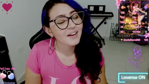 Snapshot of blue_dance chatting on 26, 10, 2025 susan  online show from 26, 10, 2025