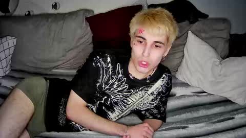 Snapshot of blue_w0rld chatting on 10, 3, 2026 SONNYVAN online show from 10, 3, 2026