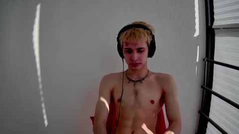 Snapshot of blue_w0rld chatting on 18, 3, 2026 SONNYVAN online show from 18, 3, 2026