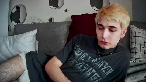 Snapshot of blue_w0rld chatting on 31, 3, 2026 SONNYVAN online show from 31, 3, 2026