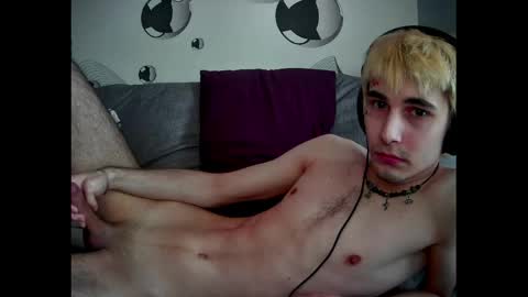 Snapshot of blue_w0rld chatting on 14, 4, 2026 SONNYVAN online show from 14, 4, 2026