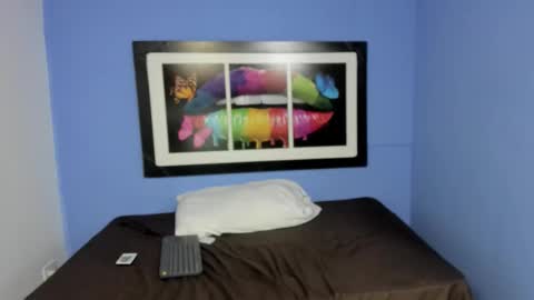 bluee_lov online show from 12, 9, 2025