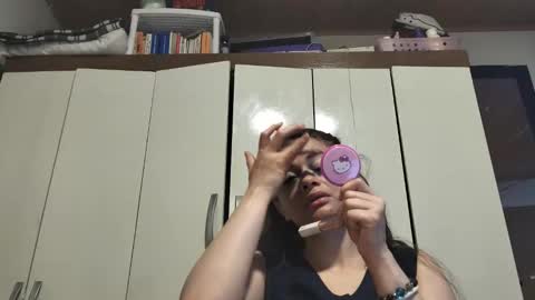 Snapshot of bluee_rose chatting on 8, 11, 2025 rose online show from 8, 11, 2025