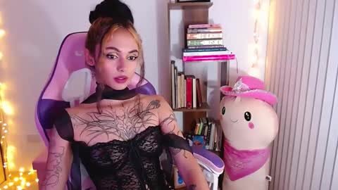 Im Abril .. Nice to meet you  thumb up me please its important  INDEPENDENT MODEL online show from 17, 9, 2025