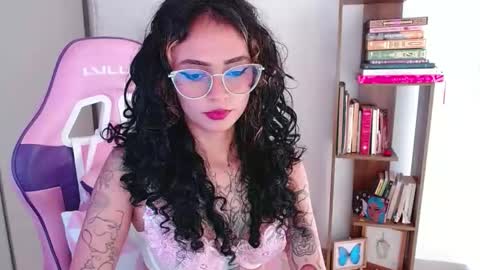 Snapshot of bluee_v chatting on 12, 2, 2026 Im Abril .. Nice to meet you thumb up me please its important INDEPENDENT MODEL online show from 12, 2, 2026