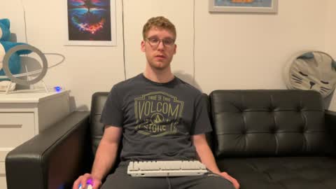 Snapshot of blueeyedtallguy chatting on 22, 12, 2024 blueeyedtallguy online show from 22, 12, 2024