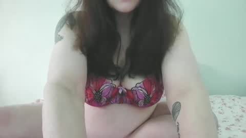 Snapshot of blueeyes40ddds chatting on 4, 10, 2025 BlueEyes40DDDs online show from 4, 10, 2025