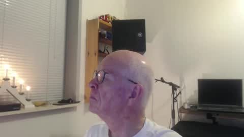 blueeyesn8 online show from 2, 12, 2025