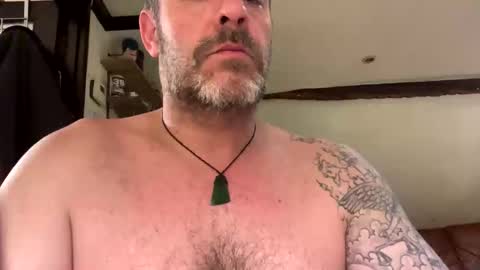 Blueyloey online show from 14, 4, 2026