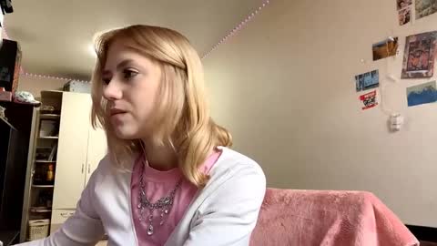 Snapshot of blushingdesire chatting on 11, 11, 2025 Elizabeth online show from 11, 11, 2025