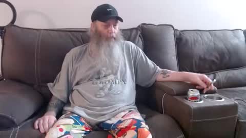 Snapshot of bob_bithcin chatting on 18, 2, 2026 Stupid Redneck and Becky online show from 18, 2, 2026