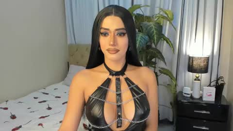 bombshelllaurax online show from 3, 3, 2025