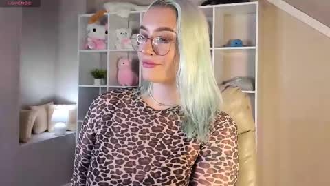 Snapshot of bonnie_barton chatting on 17, 9, 2025 Vickie online show from 17, 9, 2025