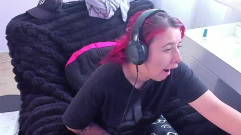 Bonnie Help me reach 500 likes online show from 10, 10, 2025