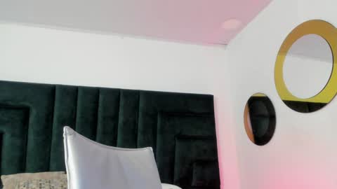 Snapshot of bonniecute_ chatting on 2, 12, 2024   online show from 2, 12, 2024