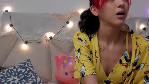 Snapshot of bonniecute_ chatting on 10, 12, 2024   online show from 10, 12, 2024