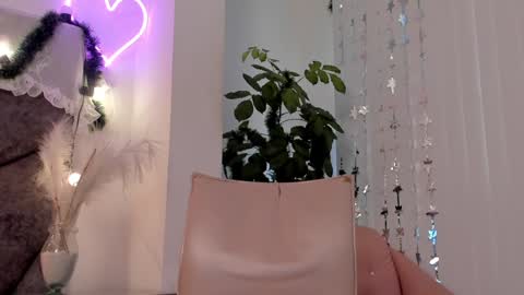 Snapshot of bonniecute_ chatting on 11, 12, 2024   online show from 11, 12, 2024