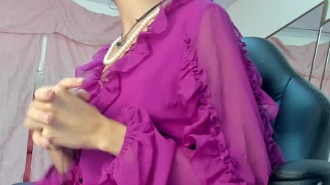 Snapshot of bonniecute_ chatting on 12, 1, 2025   online show from 12, 1, 2025