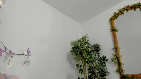 Snapshot of bonniecute_ chatting on 12, 10, 2025   online show from 12, 10, 2025