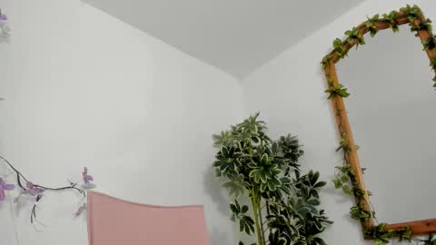 Snapshot of bonniecute_ chatting on 14, 10, 2025   online show from 14, 10, 2025