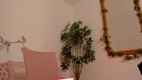 Snapshot of bonniecute_ chatting on 23, 10, 2025   online show from 23, 10, 2025