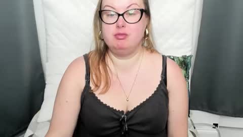 Snapshot of bonnieshining chatting on 29, 10, 2025 Bonnie online show from 29, 10, 2025