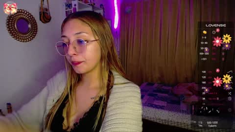 Soffy Brooks Independent model online show from 15, 12, 2024