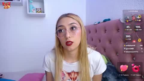 Snapshot of bonny_clyde_xx_ chatting on 15, 11, 2025 Soffy Brooks Independent model online show from 15, 11, 2025