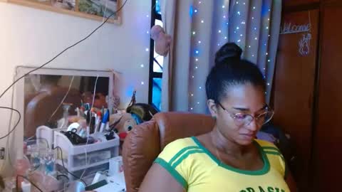 Snapshot of bonvivantb chatting on 5, 2, 2025 Queen Bon Vivantt online show from 5, 2, 2025