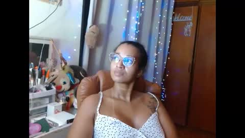 Snapshot of bonvivantb chatting on 24, 2, 2025 Queen Bon Vivantt online show from 24, 2, 2025