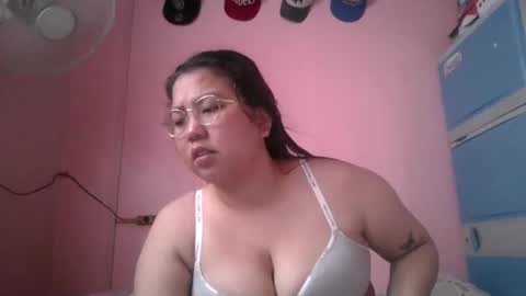 Snapshot of boobsiemarie chatting on 15, 5, 2026 MommyMarie-Singlemom of 2. online show from 15, 5, 2026