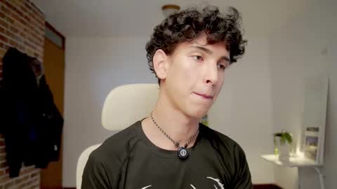 Snapshot of boream_ chatting on 15, 12, 2025 Bream online show from 15, 12, 2025