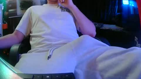 Bowerboi1217 online show from 22, 12, 2025