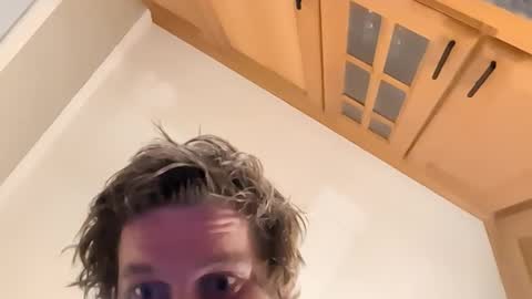 boy39957273 online show from 17, 5, 2026