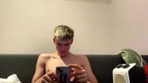 boyblondhetero online show from 9, 1, 2026