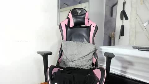 boyhot_mio online show from 6, 3, 2026