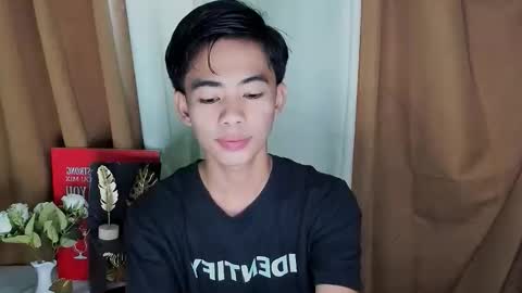 Snapshot of boynextdoor4ux chatting on 21, 10, 2025 HI IM JAMES DONT FORGET GIVE ME THUMBS UP AND JOIN TO MY FANCLUB online show from 21, 10, 2025