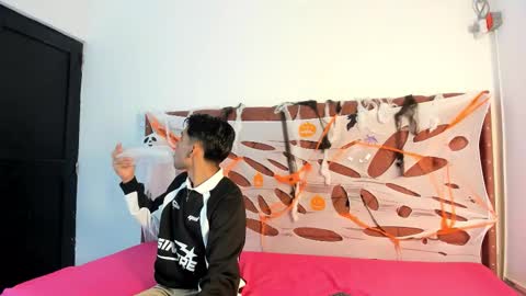 Snapshot of boys_hotparty chatting on 18, 10, 2025 ALEX - TAYLER -MIKE online show from 18, 10, 2025