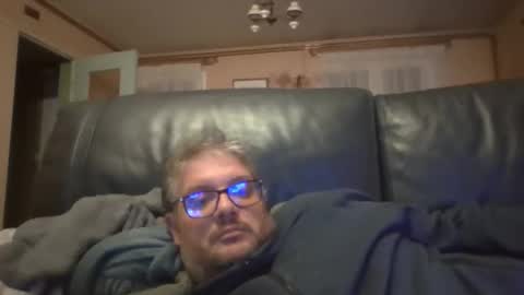 Snapshot of bozo81 chatting on 3, 11, 2025 bozo81 online show from 3, 11, 2025