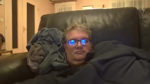 Snapshot of bozo81 chatting on 15, 11, 2025 bozo81 online show from 15, 11, 2025