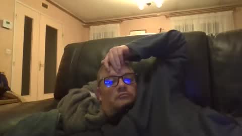 Snapshot of bozo81 chatting on 20, 11, 2025 bozo81 online show from 20, 11, 2025